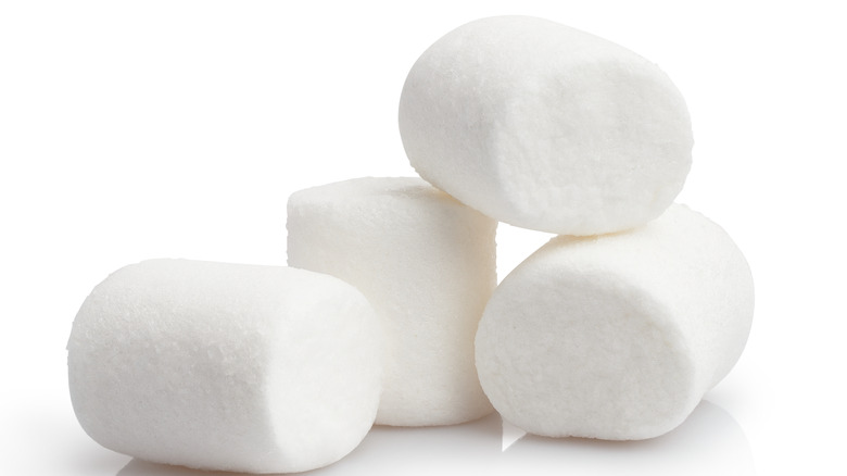 A pile of marshmallows