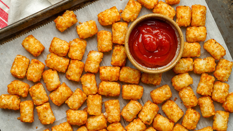 tater tots with ketchup