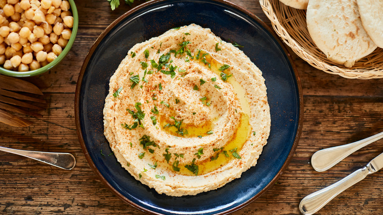 bowl of hummus