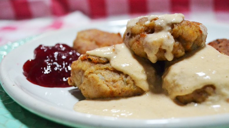 Meatballs in cream sauce