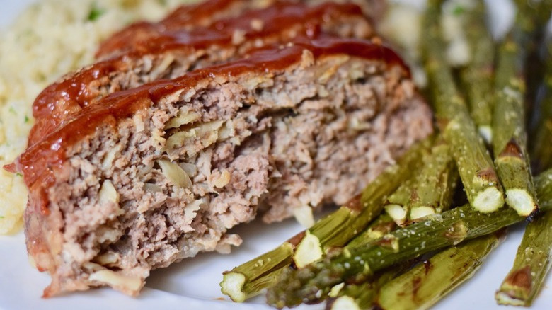 Meatloaf with asparagus