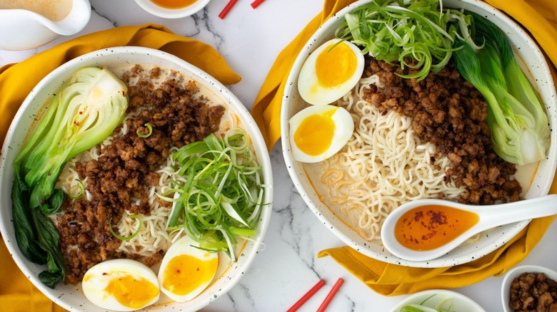 Noodles with pork, vegetables, eggs