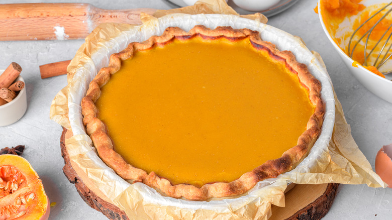 pumpkin pie with filling