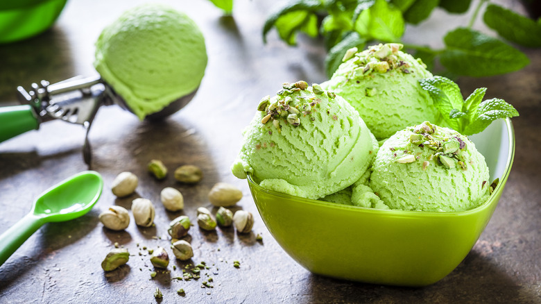 Pistachio ice cream and pistachio nuts