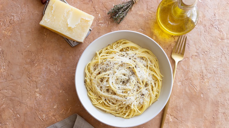 Cacio e pepe pasta