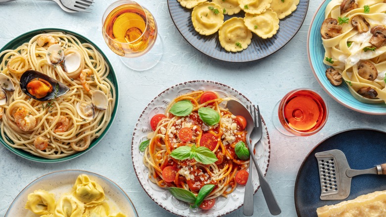 different Italian pasta varieties