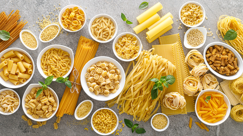 Various types of dry pasta