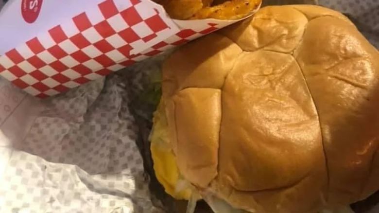 Checkers Rally's Cheeseburger