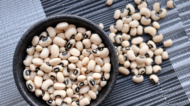 Black-eyed peas in a bowl