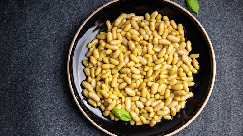 Flageolet beans on a plate