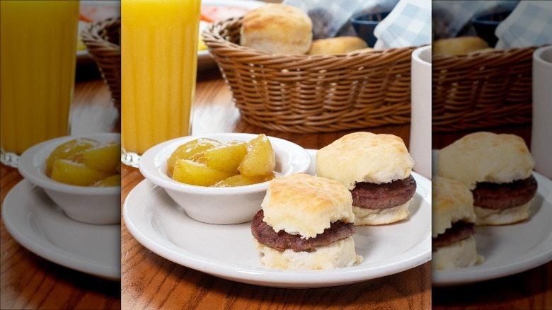 sausage biscuits from cracker barrel