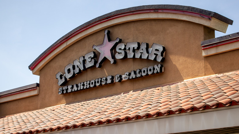 Lone Star Steakhouse sign