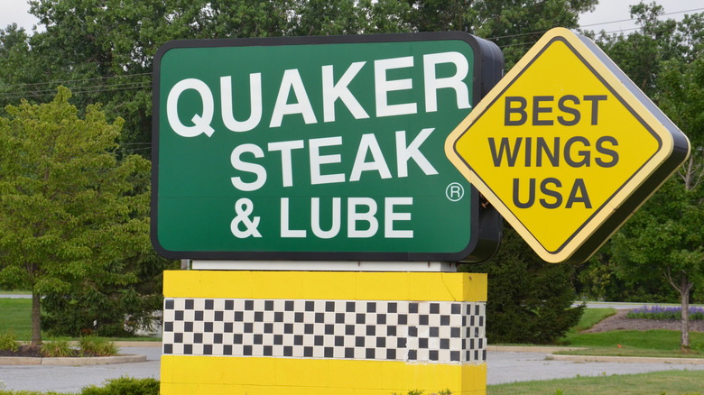 Quaker Steak and Lube outdoor sign