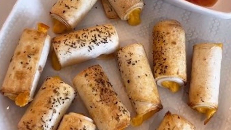 Baked tortilla bites with cheesy filling