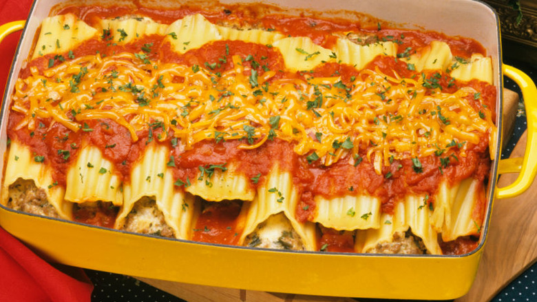 Cheesy manicotti pasta dish