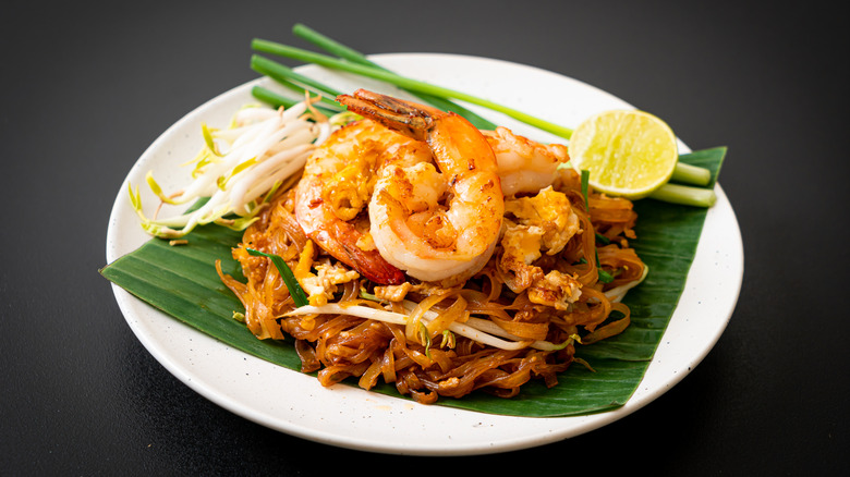 Shrimp pad thai on plate