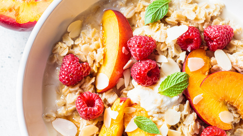 overnight oats with peaches