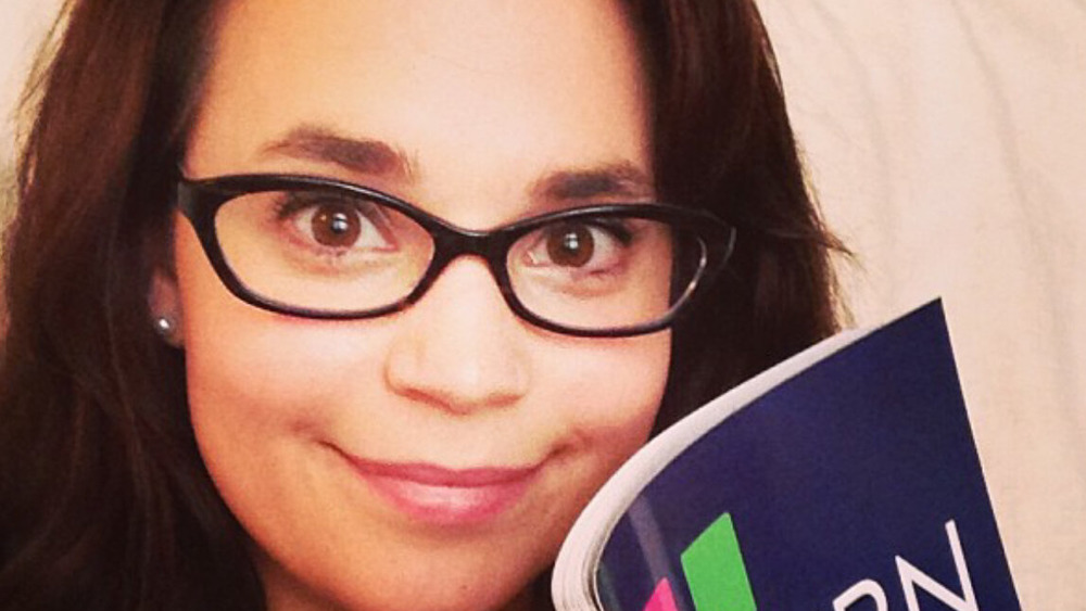 Rosanna Pansino reading a book