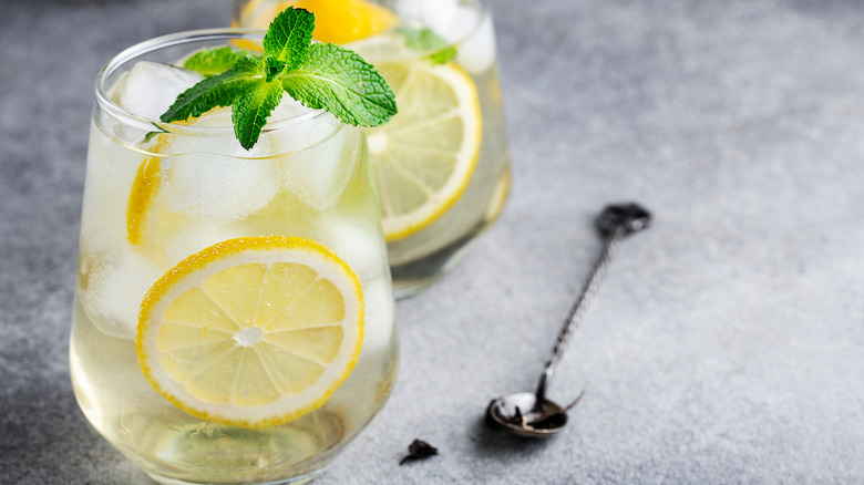 Sparkling lemonade