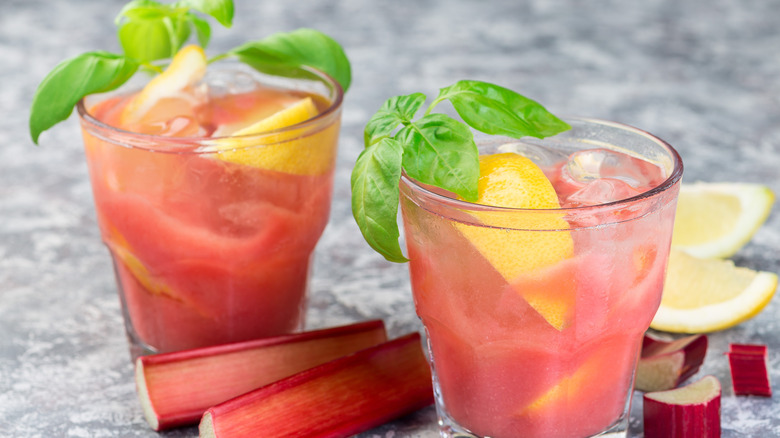 Rhubarb lemonade