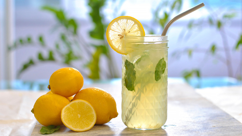 Lemonade with mint