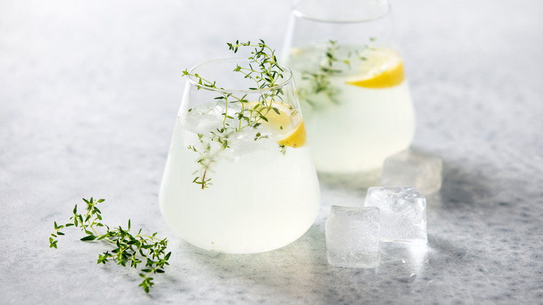 Thyme lemonade