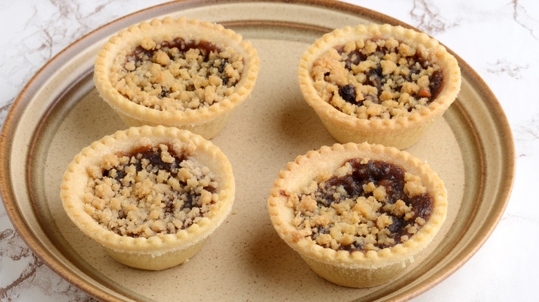 Mince pies with pastry cases and crumble topping