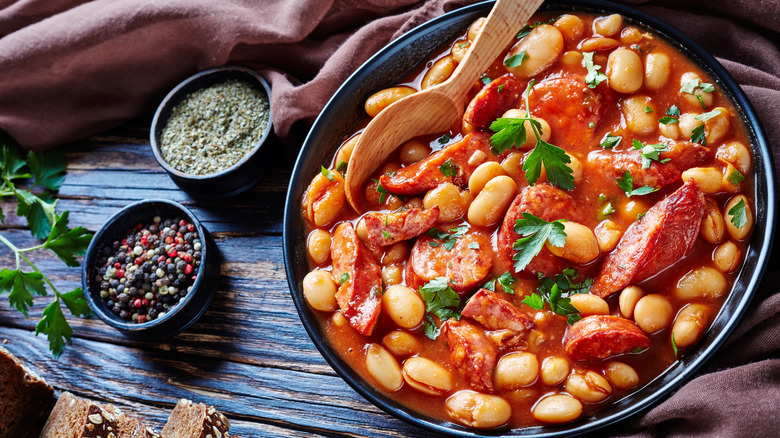 chorio in baked beans in a bowl with pepper