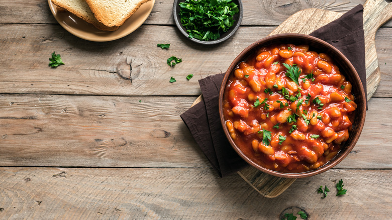 baked beans bowl on wood table