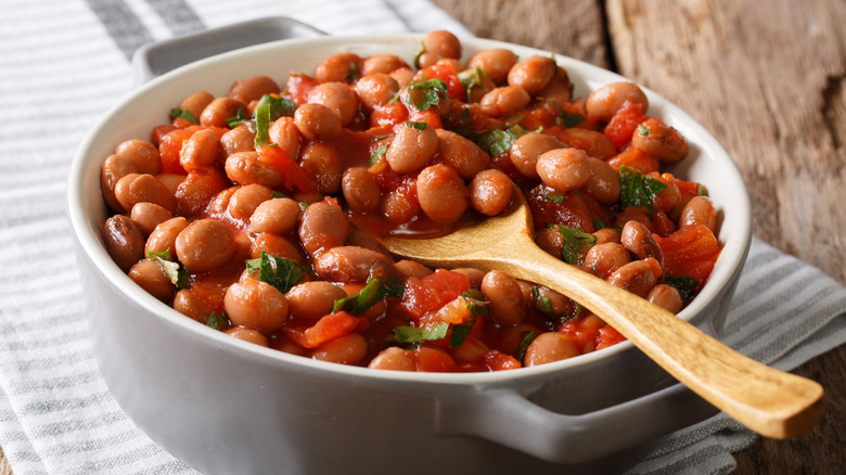 spicy baked beans with herbs