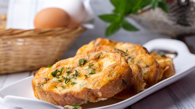 Cheesy French toast with herbs