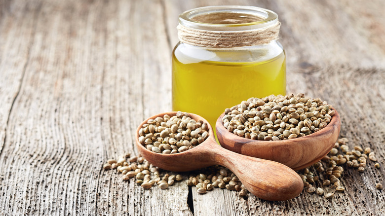 hemp seeds and hemp seed oil 