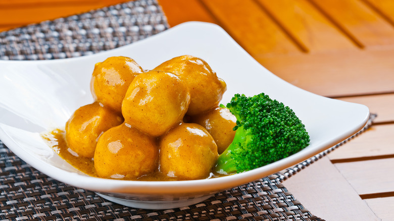 bowl of curry fish balls with broccoli 