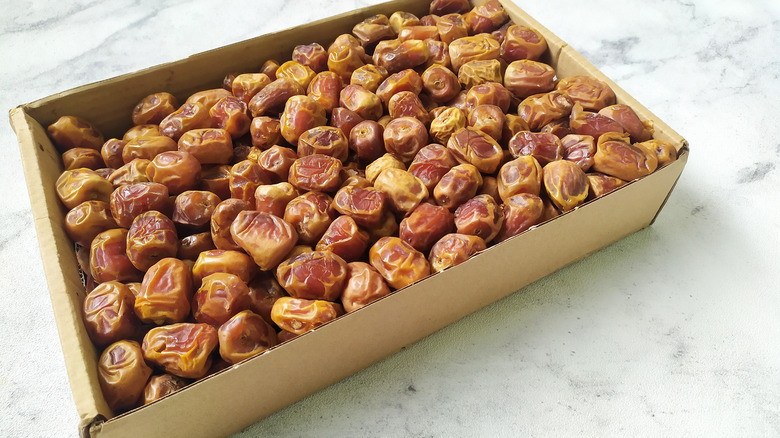Sukkary dates in a big box