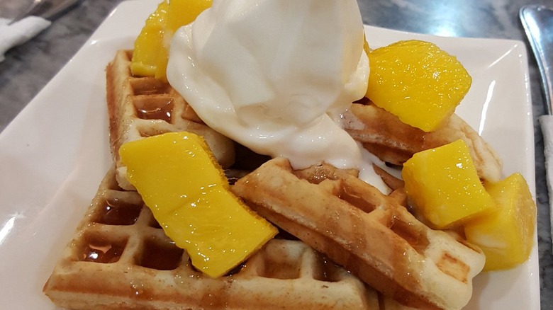 Waffles with mangoes, yogurt