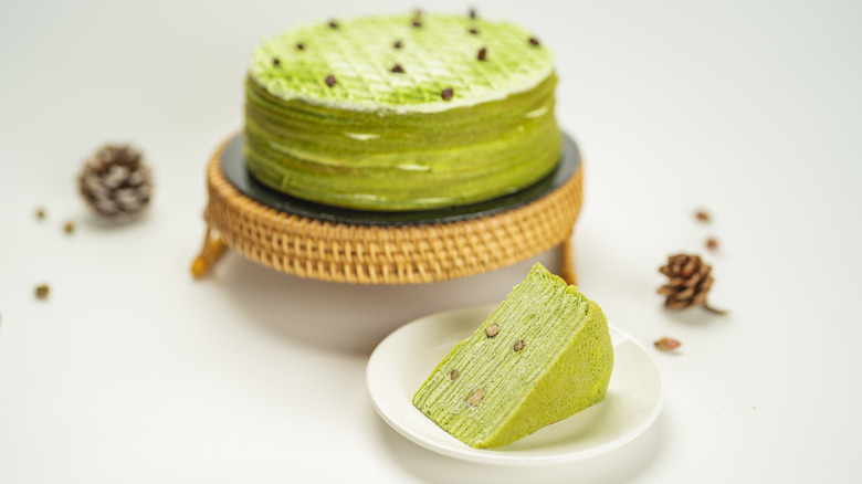 A green cake