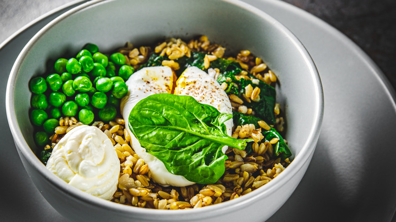 Savory oatmeal with peas