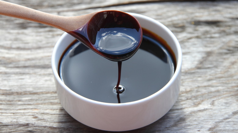 molasses in bowl