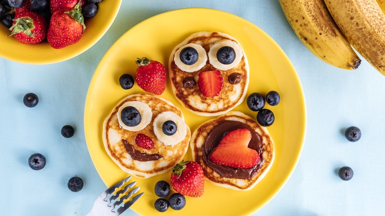 pancakes with fruit and chocolate