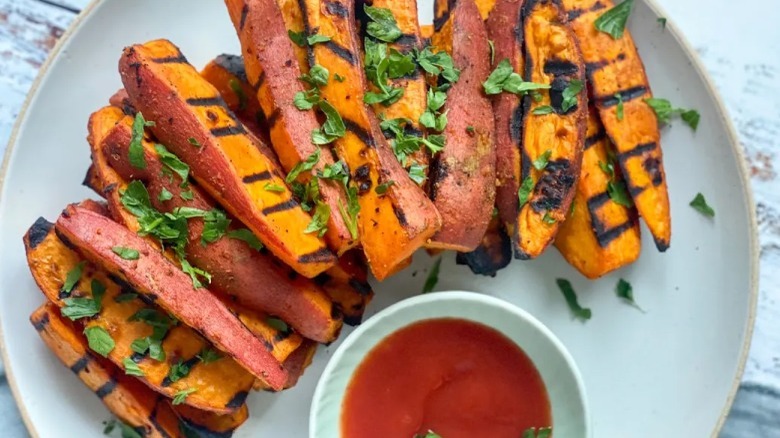 table of sweet potato wedges