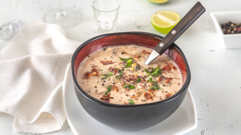 clam chowder with bacon