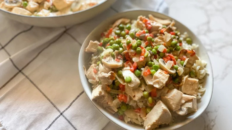 chicken a la king with mushrooms, pimentos, and peas