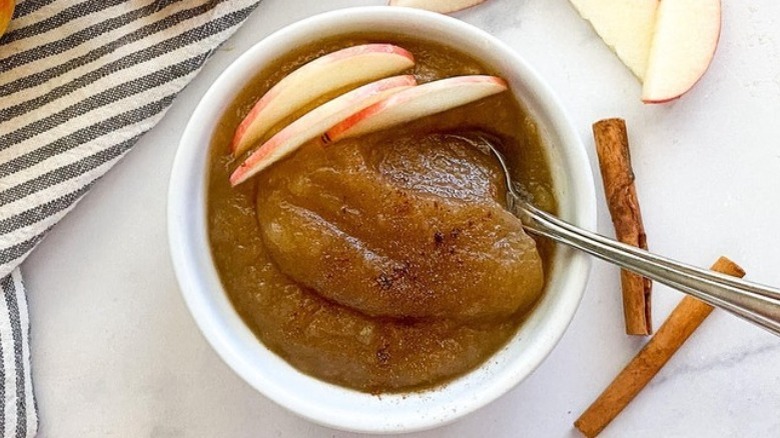 applesauce with sliced apples