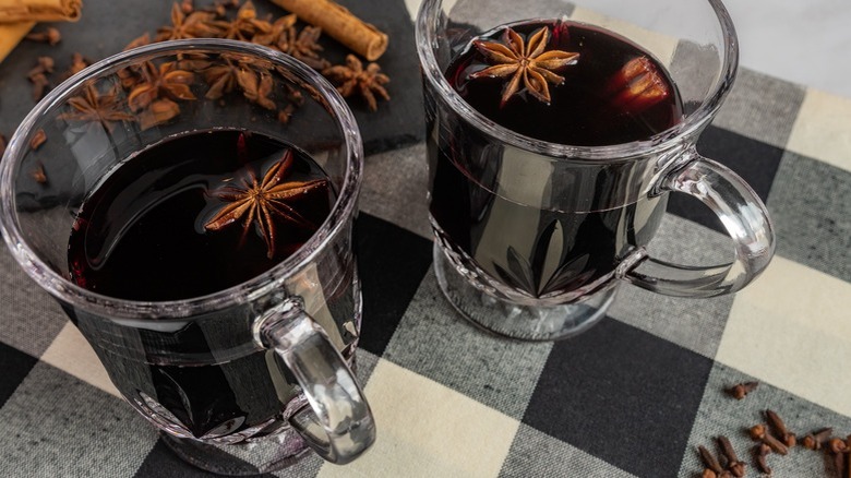 mulled wine in glass mugs