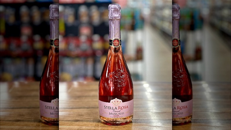 Imperiale Moscato Rosé bottle