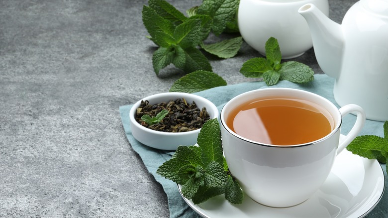 Spearmint tea in cup with leaves