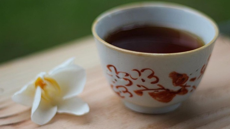 White tea and white flower