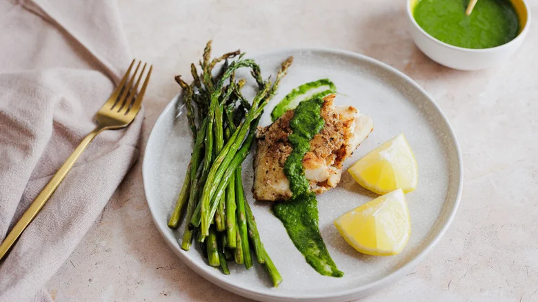 Fish with crust, salsa, and asparagus