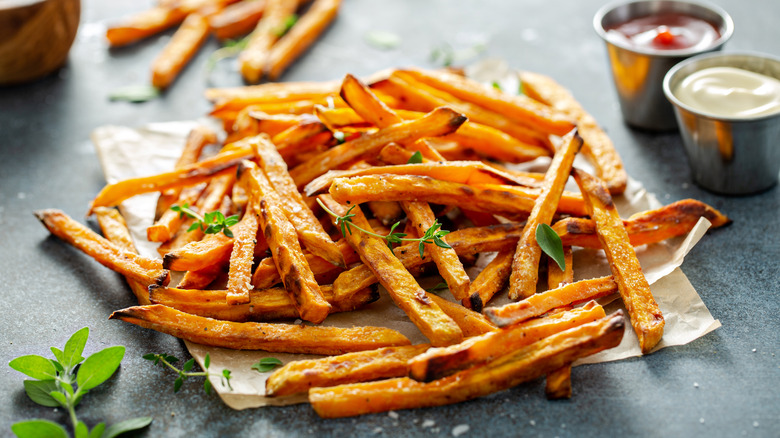 pile of oven baked french fries