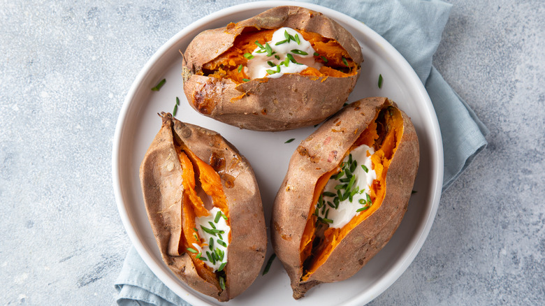 baked sweet potatoes with sour cream and chives